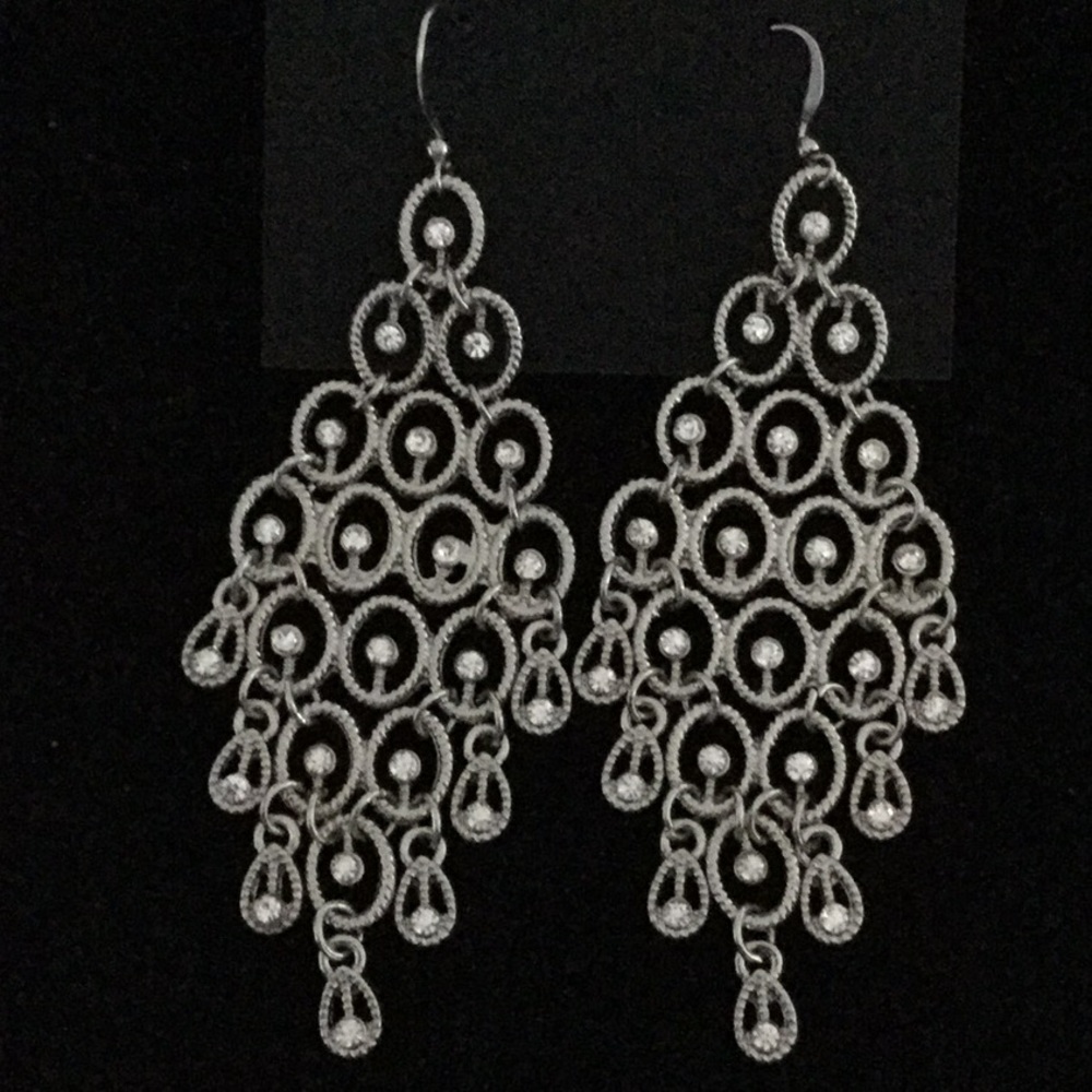 Tanya Creations, Dangle Earrings w/ Rhinestones💕